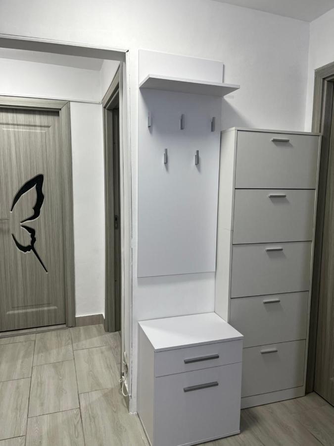 Home Sweet Home Apartment With 3 Rooms Бузеу Екстер'єр фото